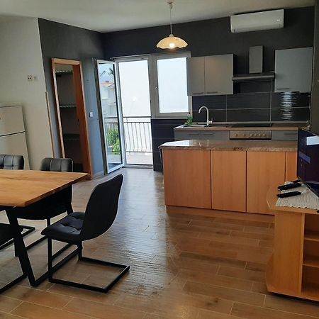 Apartments Tina Оміш Номер фото