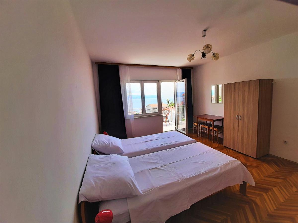 Apartments Tina Оміш Екстер'єр фото