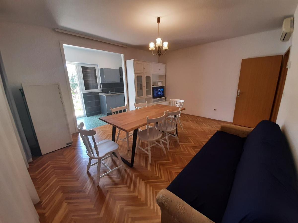 Apartments Tina Оміш Екстер'єр фото