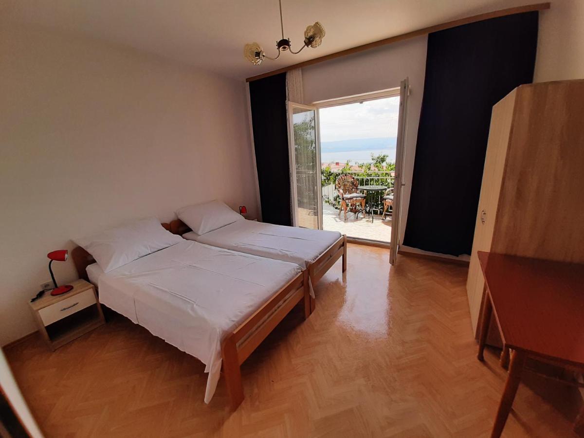 Apartments Tina Оміш Екстер'єр фото