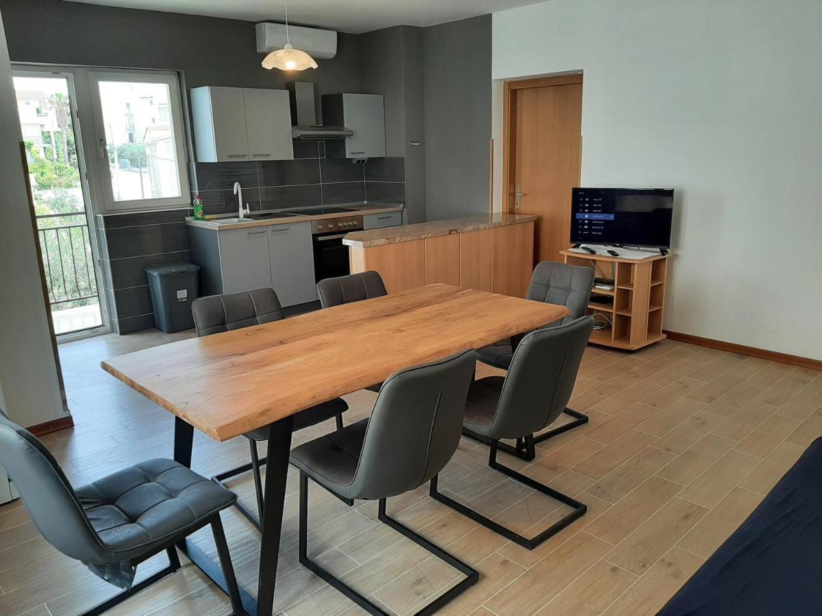 Apartments Tina Оміш Екстер'єр фото