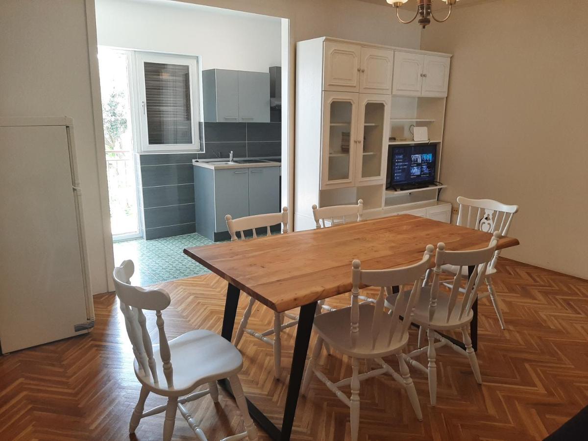 Apartments Tina Оміш Екстер'єр фото