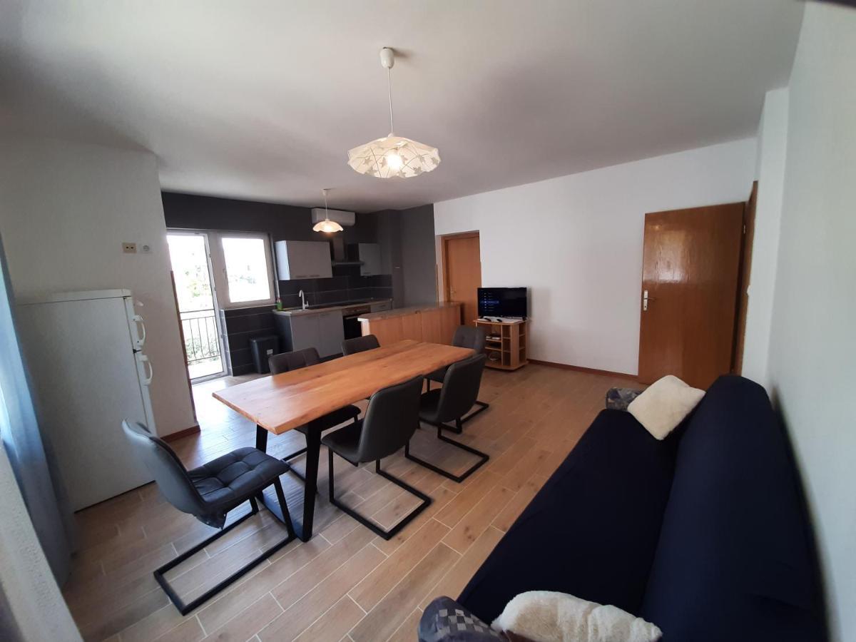 Apartments Tina Оміш Екстер'єр фото