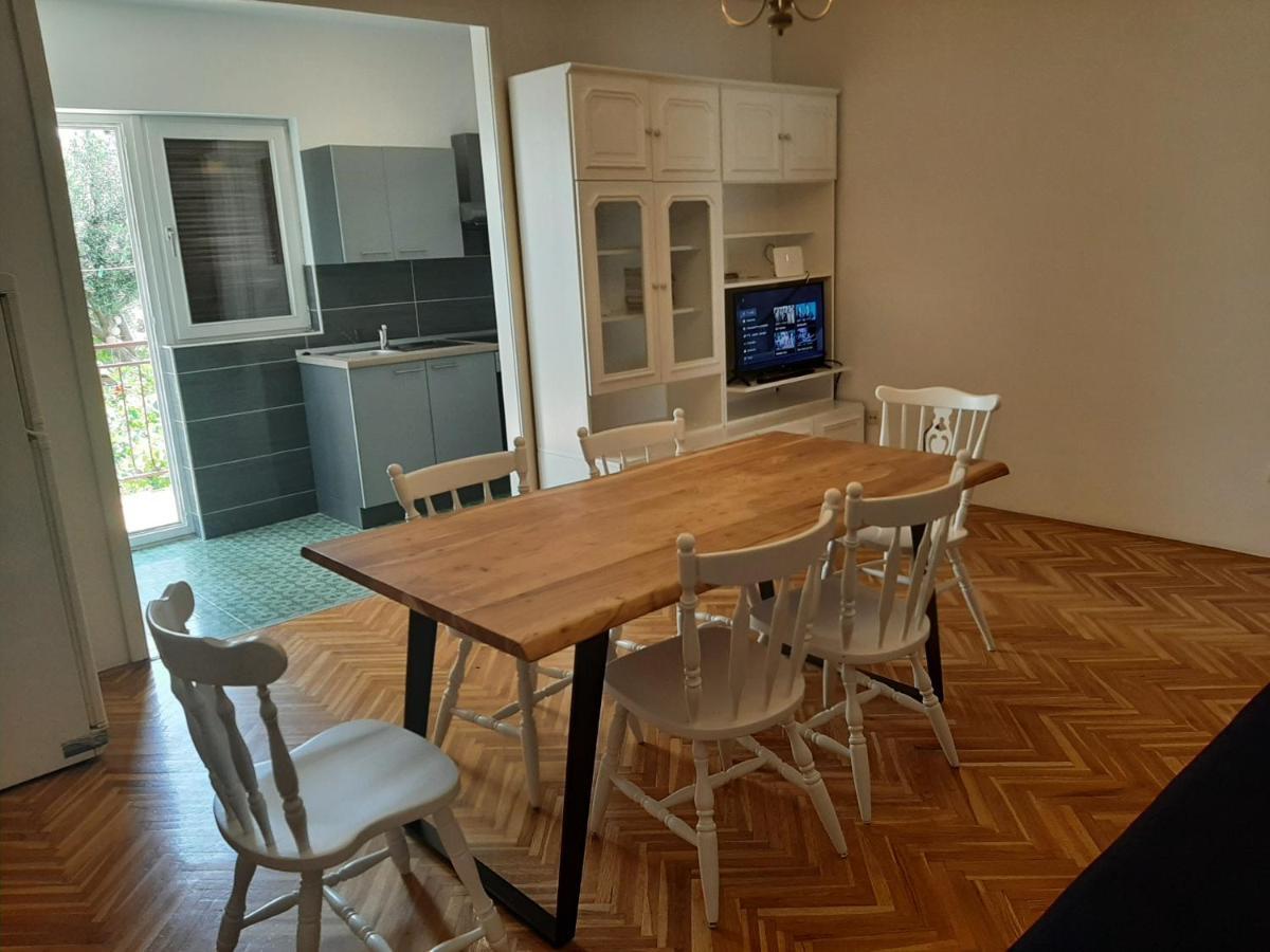 Apartments Tina Оміш Екстер'єр фото