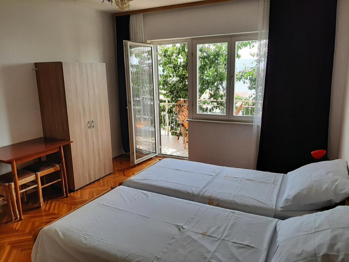 Apartments Tina Оміш Екстер'єр фото