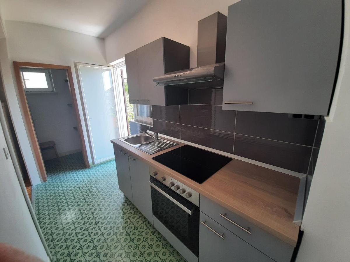Apartments Tina Оміш Екстер'єр фото